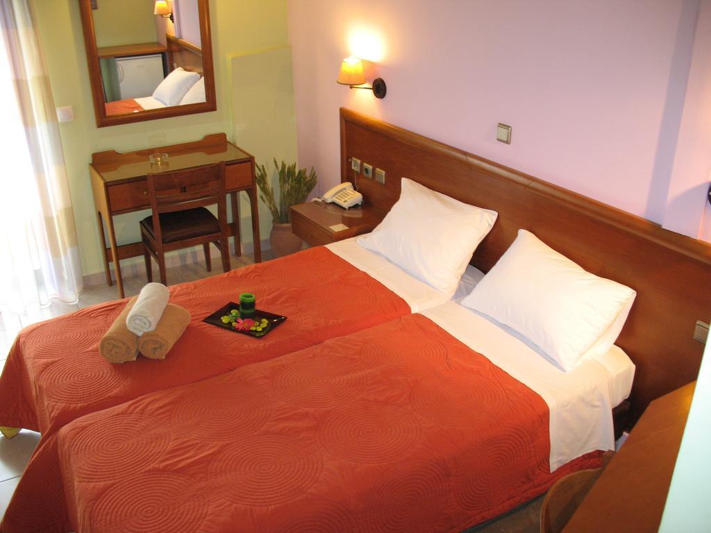 Hotel Prigipikon Suites And Sofites Loutra Ipatis Eksteriør billede