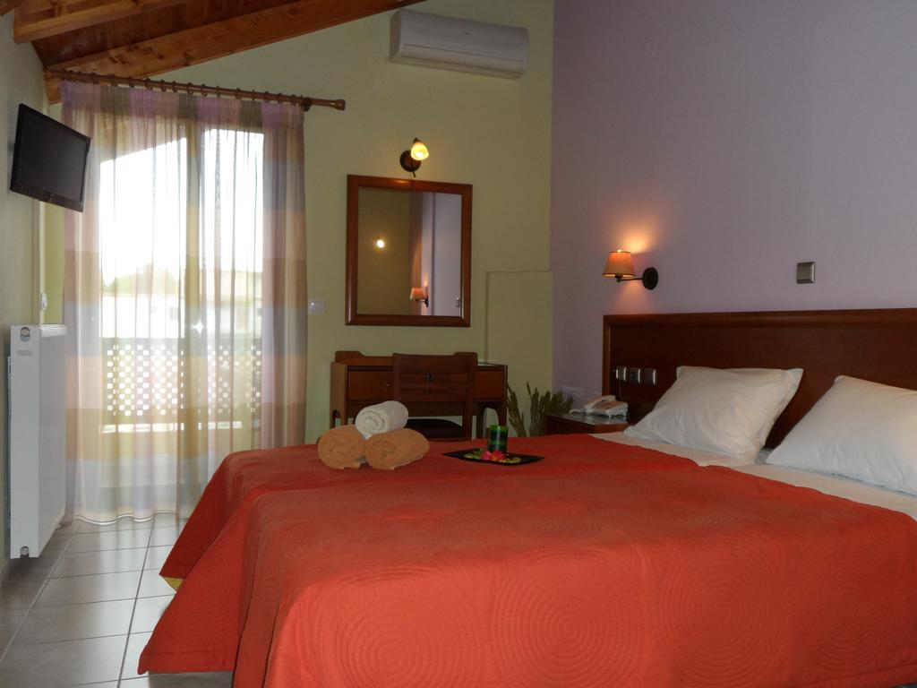 Hotel Prigipikon Suites And Sofites Loutra Ipatis Eksteriør billede