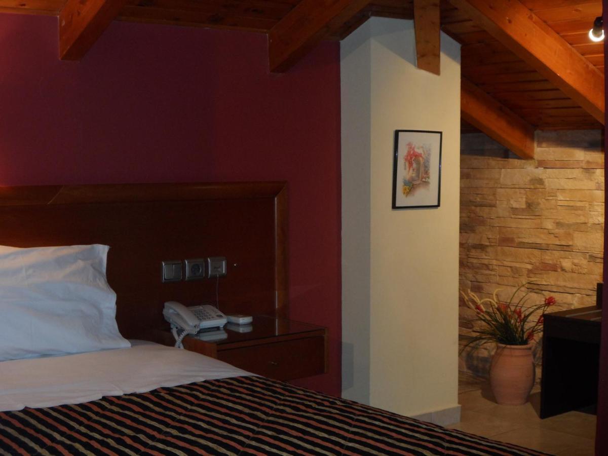 Hotel Prigipikon Suites And Sofites Loutra Ipatis Eksteriør billede
