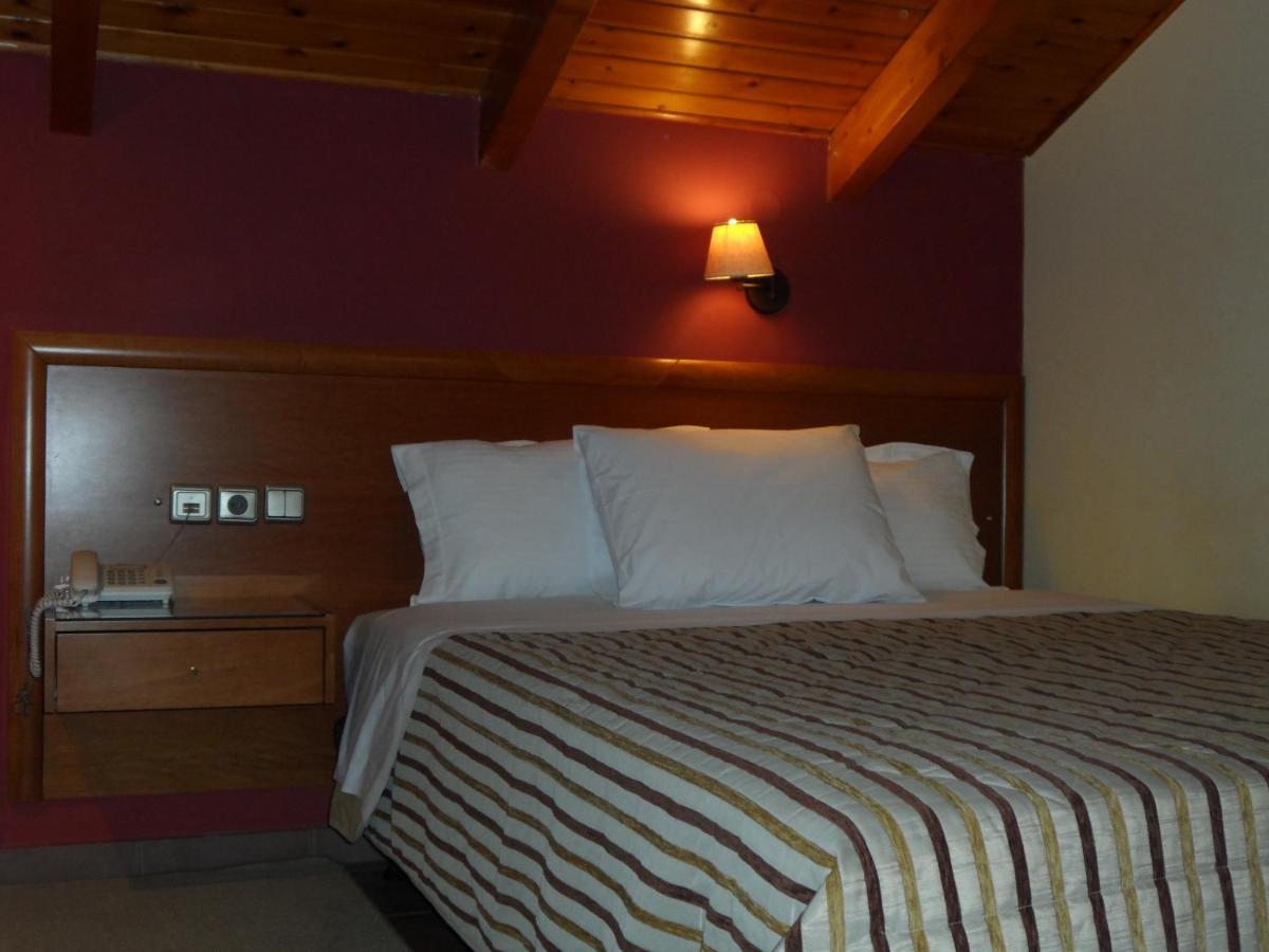 Hotel Prigipikon Suites And Sofites Loutra Ipatis Eksteriør billede