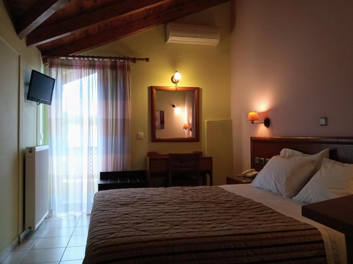 Hotel Prigipikon Suites And Sofites Loutra Ipatis Eksteriør billede