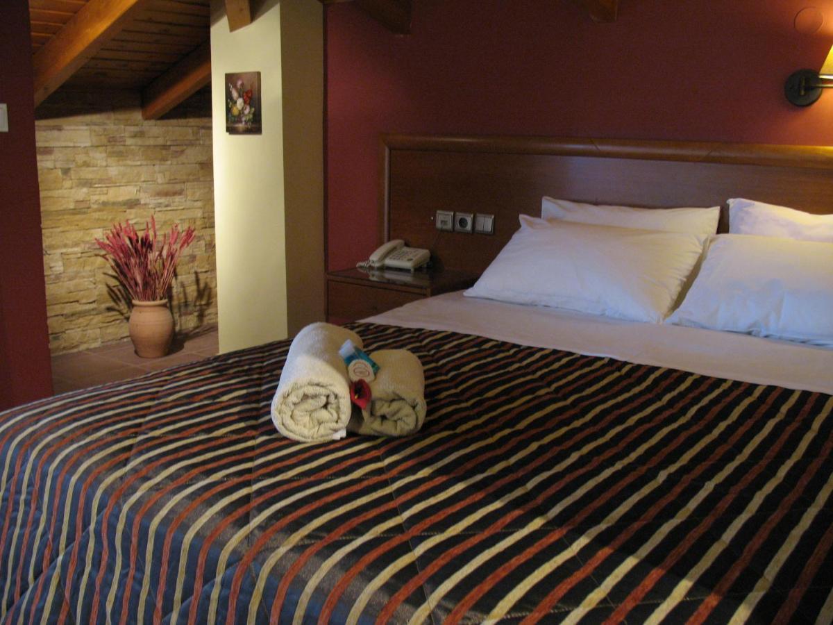 Hotel Prigipikon Suites And Sofites Loutra Ipatis Eksteriør billede